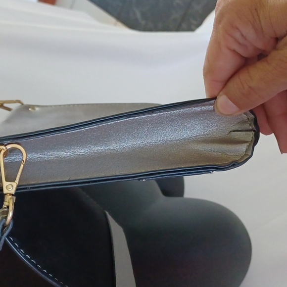 Summer & Rose Crossbody Purse - Picture 5 of 5